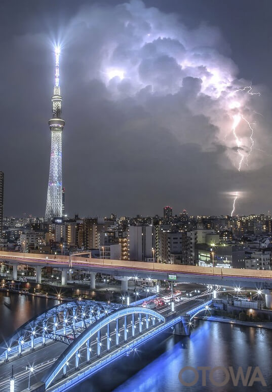 第18回 雷写真コンテスト受賞作品 金賞 -雷・電波塔-